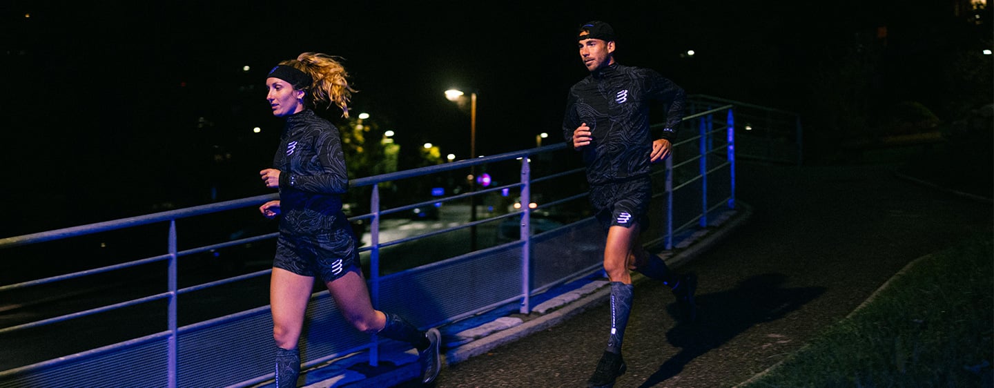 Kurtka do biegania COMPRESSPORT HURRICANE WINDPROOF AURORA Aurora_Jacket_Men_Action_1