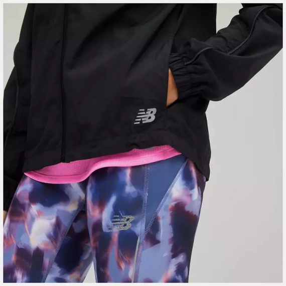Kurtka damska New Balance IMPACT RUN LIGHT PACK JACKET WJ21264BK