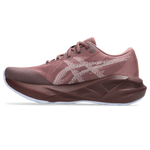 Buty do biegania damskie Asics NOVABLAST 5 TR Nature Bathing/Rubble Red