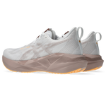 Buty do biegania damskie Asics NOVABLAST 5 White/Fawn