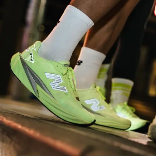 Buty do biegania damskie New Balance FuelCell REBEL V5 WFCXLZ5 