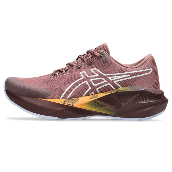 Buty do biegania damskie Asics NOVABLAST 5 TR Nature Bathing/Rubble Red